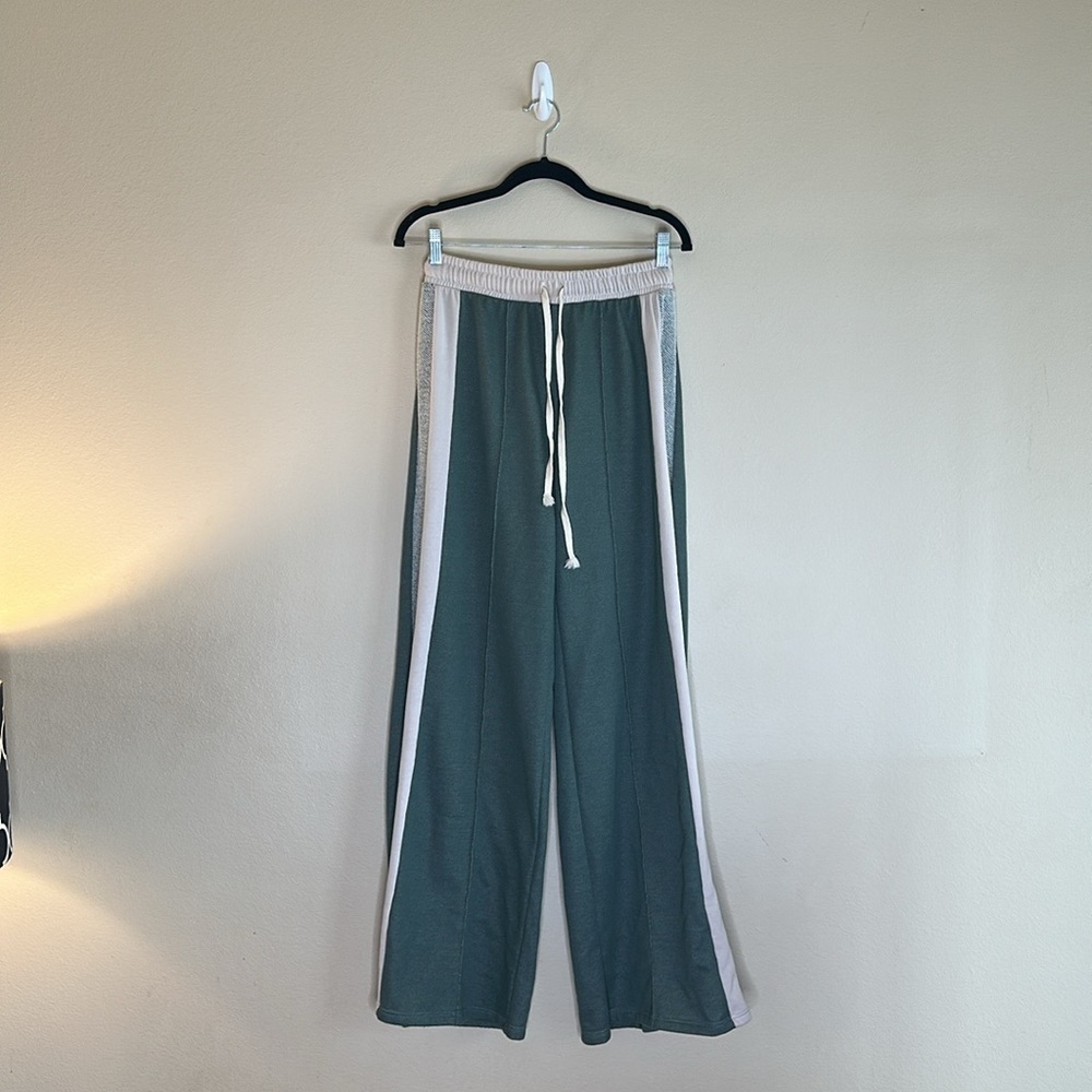 WIN WIN Olive And Cream Wide Leg Sweatpants  Elastic Waistband Womens Size Large - Picture 4 of 9